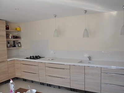 Plan de travail en quartz Unistone Bianco en finition polie