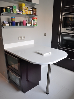 Table en quartz Silestone Blanco Zeus en finition polie