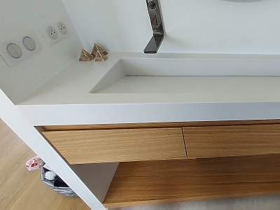 Salle de bains en quartz Silestone Blanco Zeus en finition polie