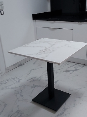 Table en Dekton Entzo 22 en finition mate