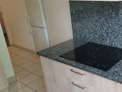 Plan de travail en granit Labrador Bleu en finition polie