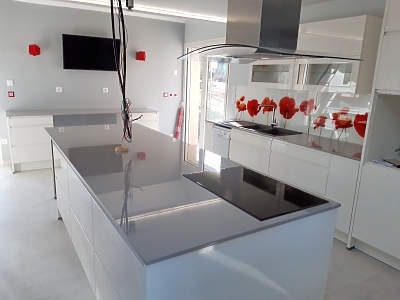 Plan de travail en Dekton Manhattan en finition polie