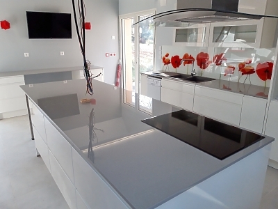 Plan de travail en Dekton Manhattan en finition polie