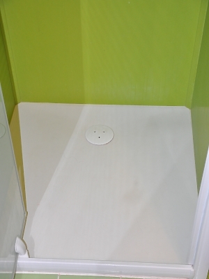 Salle de bains en quartz Silestone Verde Fun en finition polie