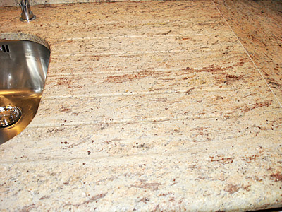 Plan de travail en granit Shivakasi en finition brossée