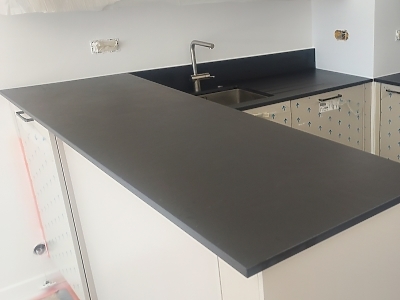 Plan de travail en Dekton Sirius en finition 